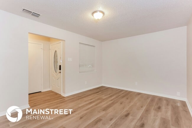 Photo - 328 Bennett Cir