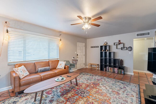523 W 19th St Unit SI ID1570255P