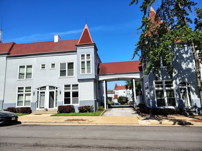 Building Photo - 1217 N 11th St