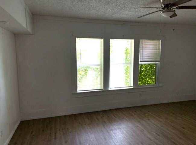 Photo - 3905 Stuart St