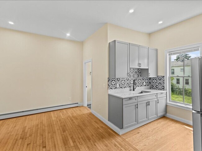 416 Pearl St Unit 23 Campus Court