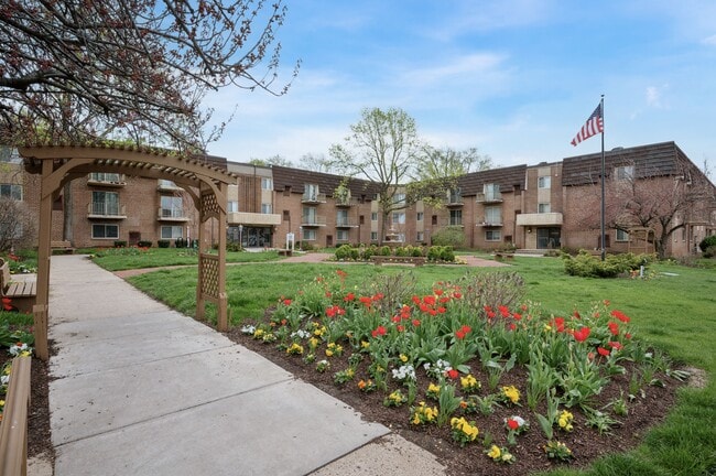 Photo - Fountain Gardens