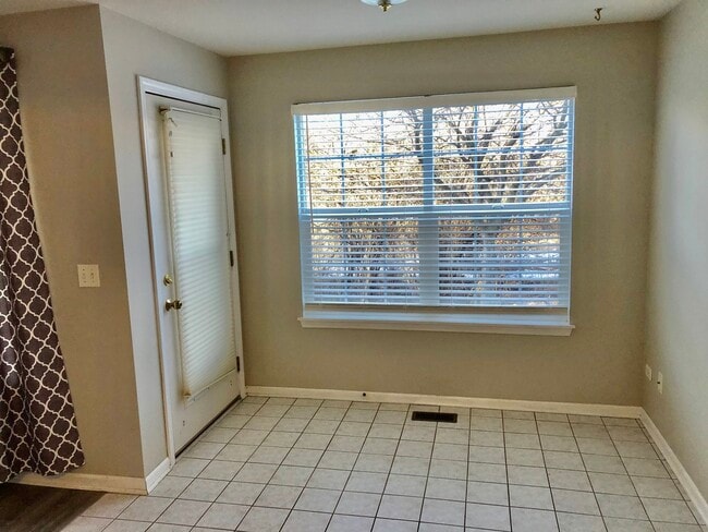 Photo - 928 N Village Dr Unit 1