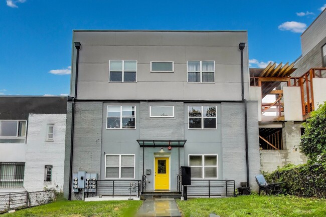 Building Photo - Welcome to Unit 201 Rental