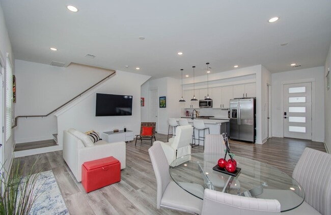 Photo - 970 Highland Sound Ln