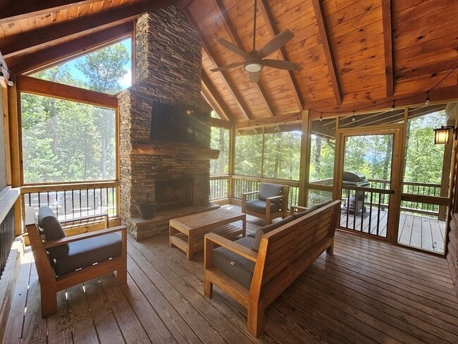 Photo - 101 Hothouse Dr