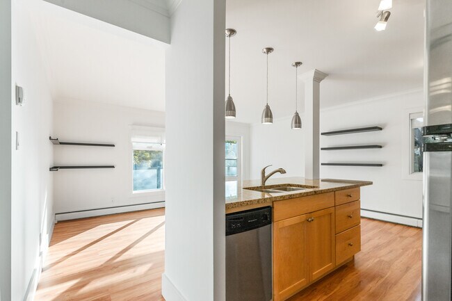 Photo - 10172-10113 113 St Unit 6