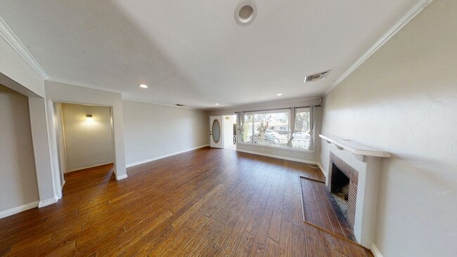 Photo - 7BD/4BA, Two Kitchens!