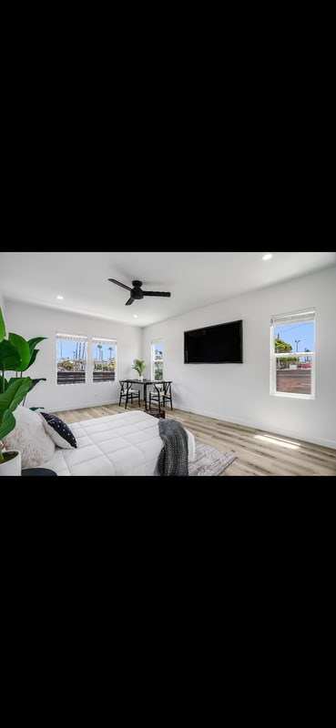 Building Photo - 523 Main St