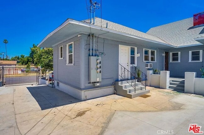 Building Photo - 2901 Raymond Ave Unit 2901 Rental