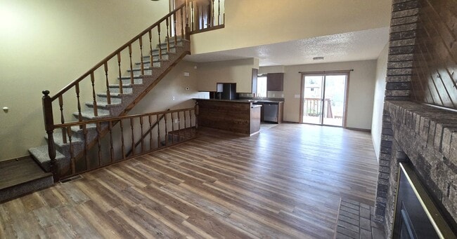 Photo - 3 Bedrooms, 2.5 Bathrooms, 1 Car Garage Fo...