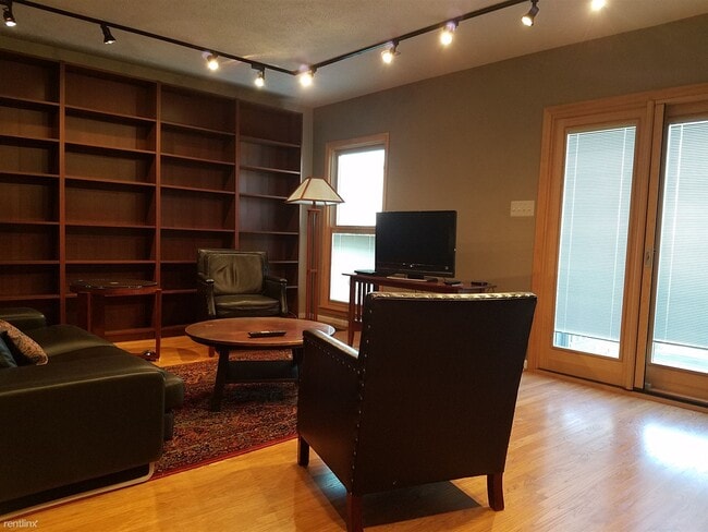 Photo - 3 br, 3.5 bath Condo - 2050 Bancroft Dr