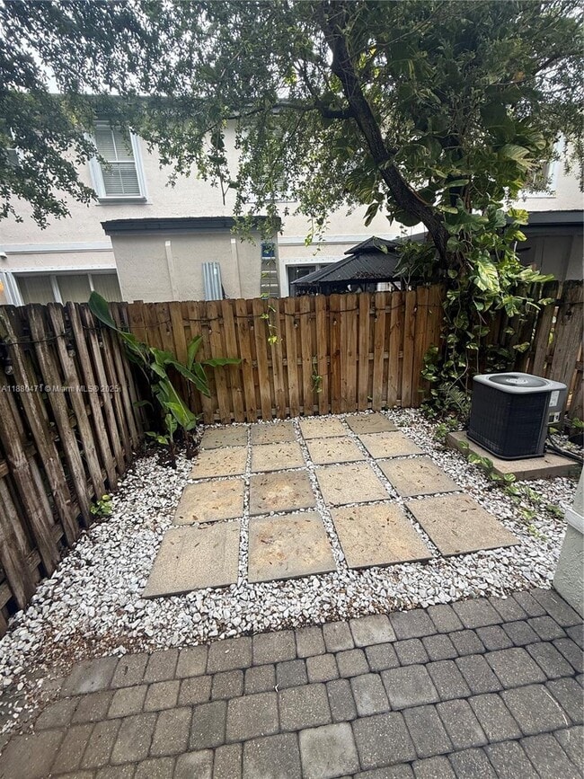 Photo - 152 SE 29th Ave