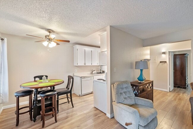 Photo - Fully Furnished 1BR/1BA Condo in Carson City Unidad 47