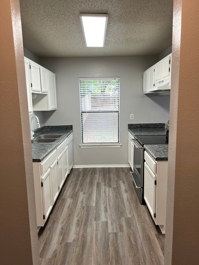 Photo - 9713 Village Briar