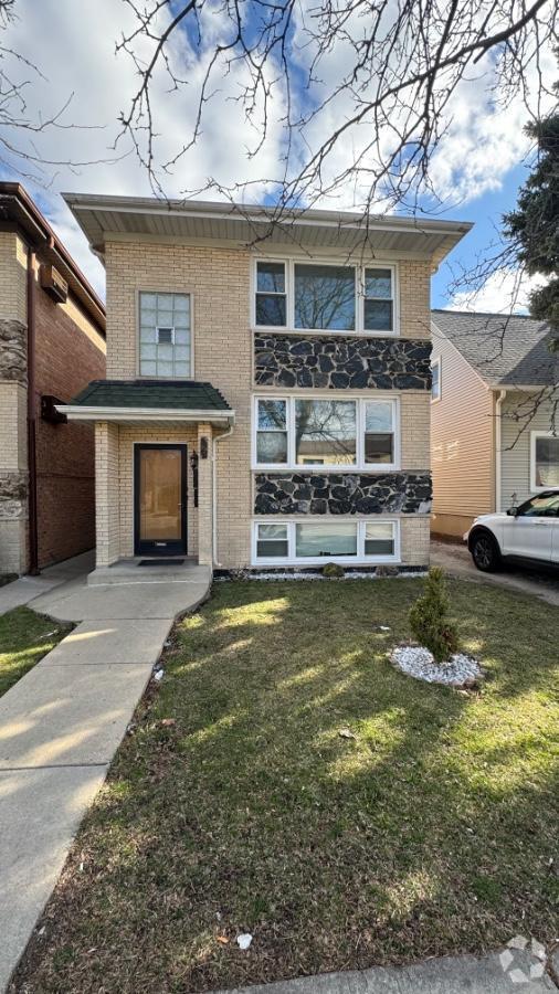 Building Photo - 3 bedroom in CHICAGO IL 60630 Rental