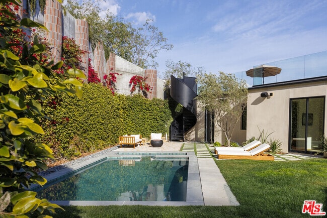 Building Photo - 3755 Camino de la Cumbre Rental