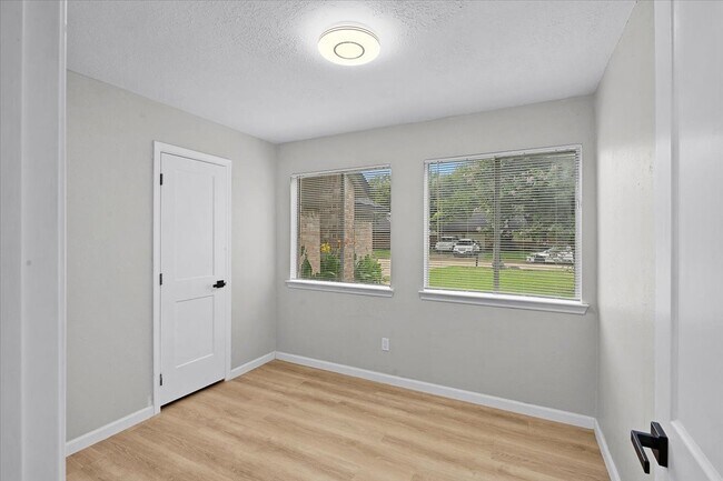 Photo - 2601 Village Circle Dr Dr