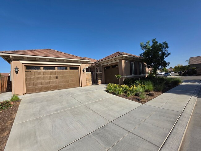 Gorgeous 4 Bedroom 3 Bath Home with a Pool... - Gorgeous 4 Bedroom 3 Bath Home with a Pool...