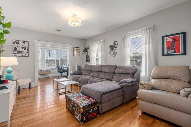 Building Photo - 233 Faneuil St Unit 2