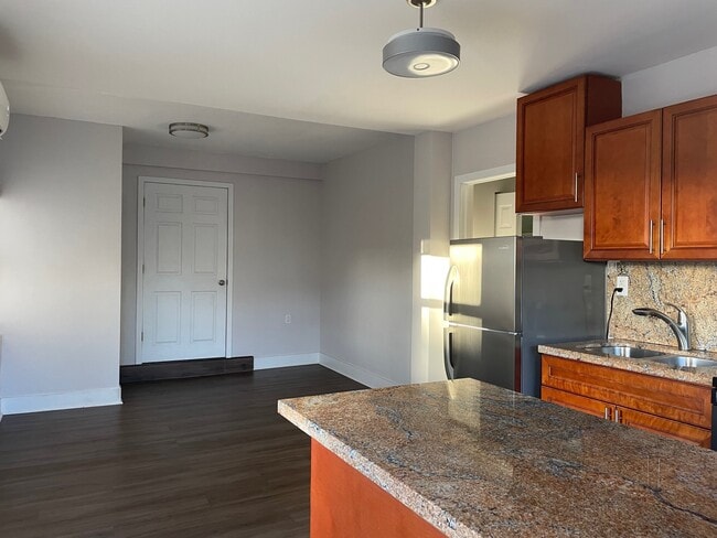 Building Photo - 3098 SW 6th St Rental