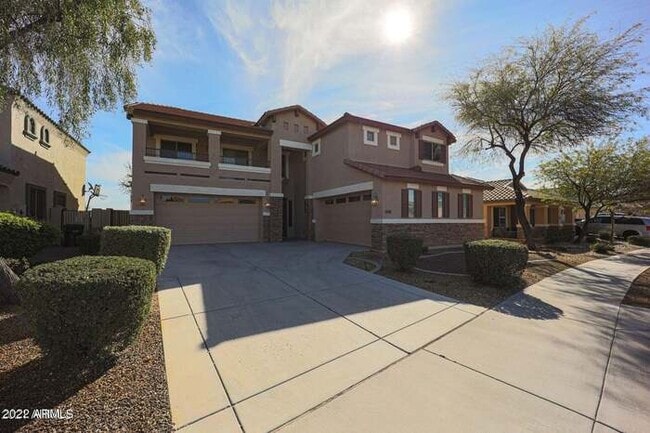 Building Photo - BEAUTIFUL SURPRISE HOME