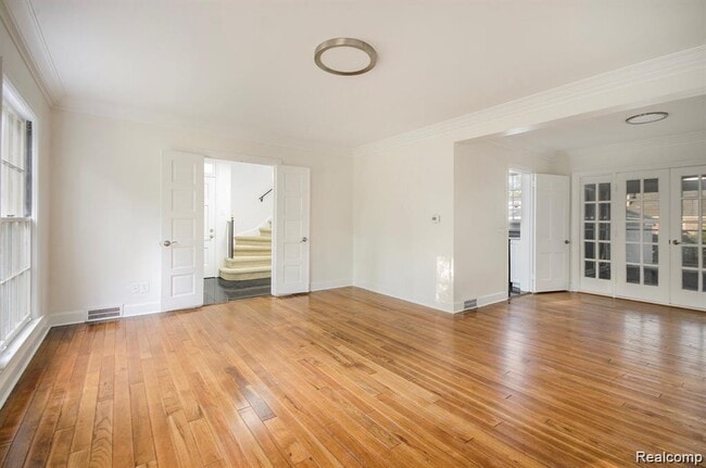 Photo - 26085 Humber St