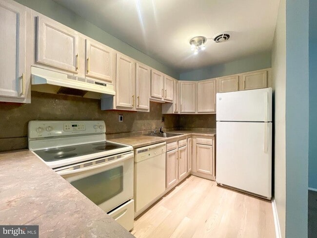 Photo - 46 Township Line Rd Unidad 209