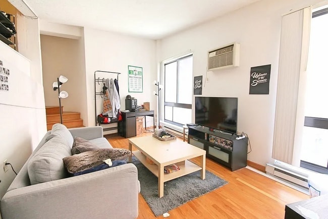 Photo - 12 Stoneholm St