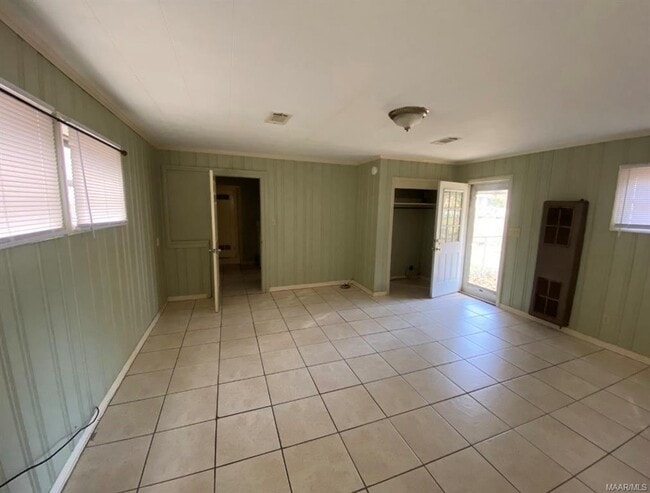 Photo - 508 Glenmore Rd