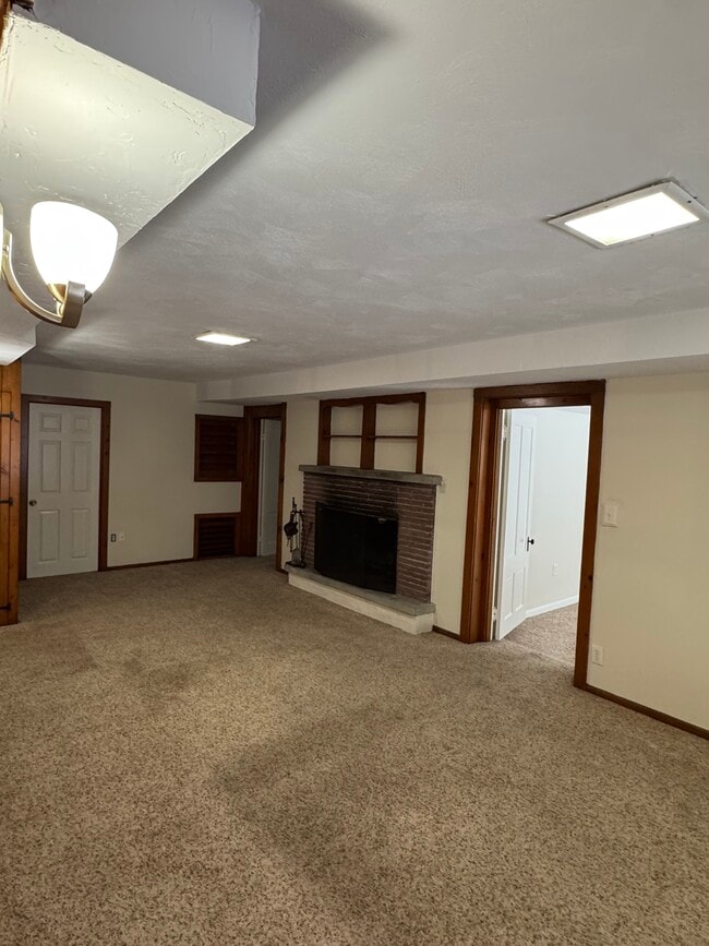 Photo - 175 Crescent St Unidad c