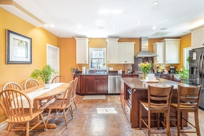 Building Photo - 39 Melvin St Unit 1