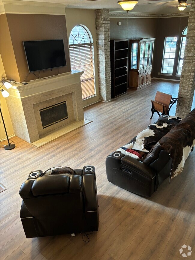 Building Photo - 7026 Congressional Blvd Rental