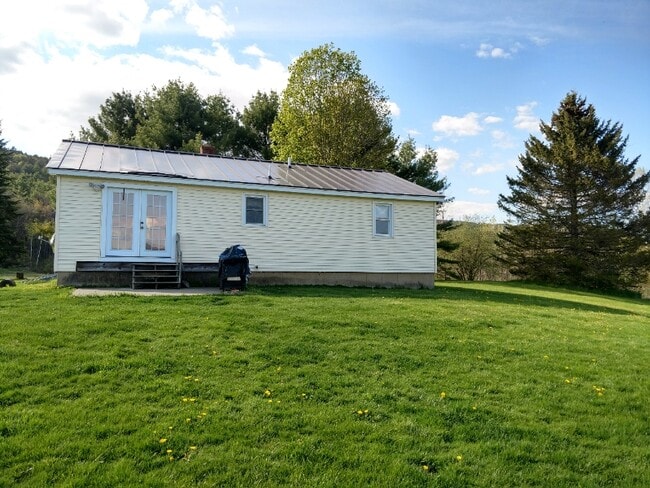 Photo - 1408 Latham Rd