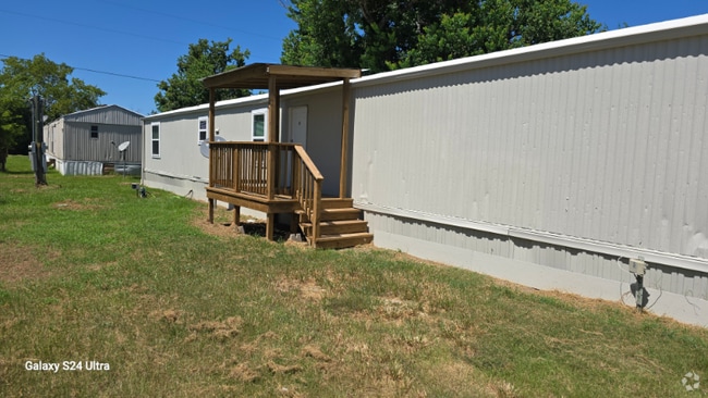 Building Photo - 906 FM247 Rental