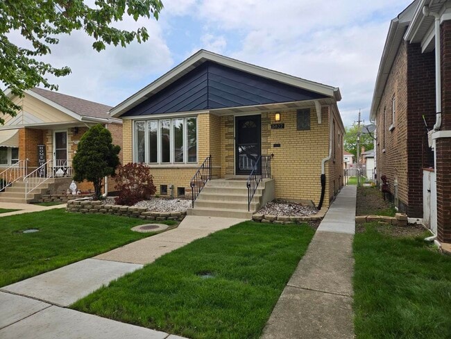 Photo - 5822 W 64th Pl