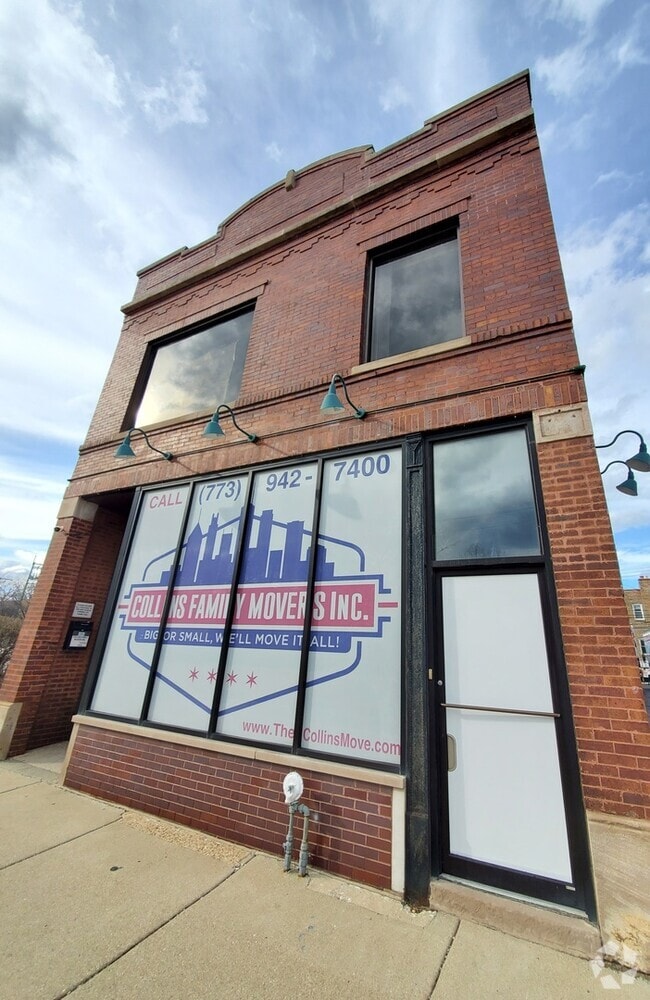 Building Photo - 2742 W Montrose Ave Unit 2 Rental