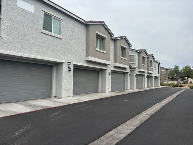 Photo - Beautiful Gated 3-Bed, 2.5-Bath Townhome i...