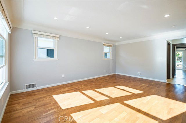 Photo - 721 E Elmwood Ave