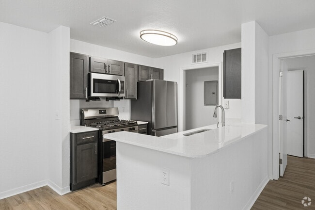 2BR, 2BA - 990SF - Kitchen