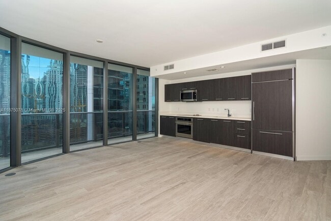 Photo - 55 SW 9th St Unidad 1606