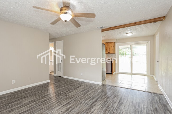 Photo - 327 Bonnlyn Dr