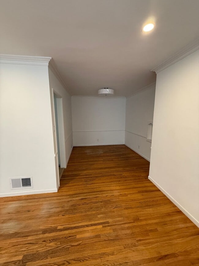 Photo - 1059-1059 S Genesee Ave Unit 1057