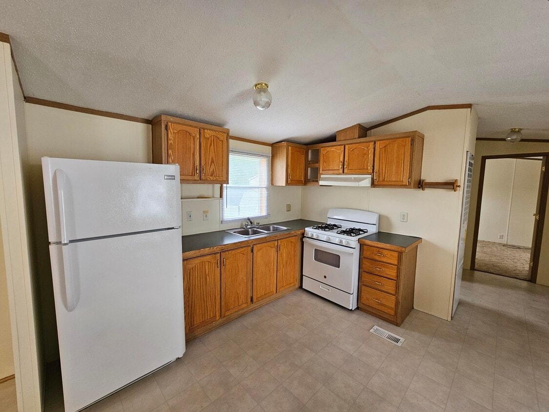 Photo - 3 Maple Ln (Weedsport, NY)