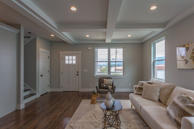 Photo - 4 bedroom home close to UTC!