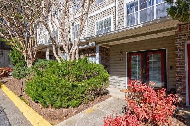 Building Photo - 2700 Pine Tree Rd NE Rental