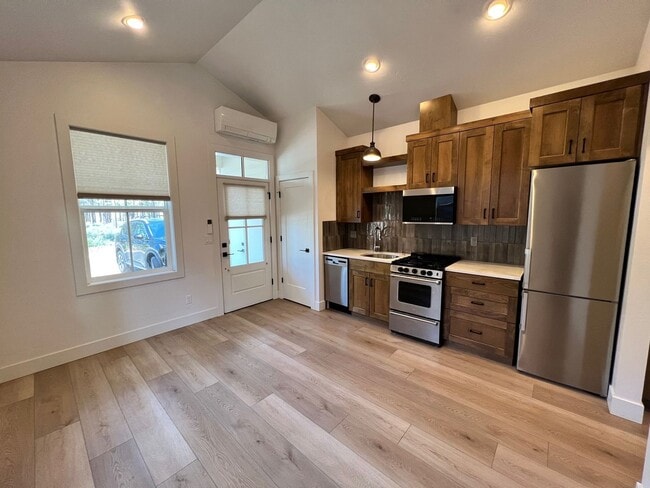 Building Photo - 249 Unit 2
