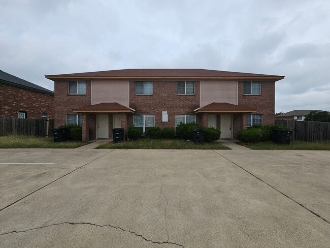 Building Photo - RENT SPECIAL - AVAILABLE NOW! Unit 4601 Hudson Drive - D