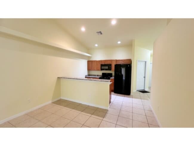 3 Bedroom 2 Bath 1 Car garage Duplex! Convenient Location! SW Cape! - 3 Bedroom 2 Bath 1 Car garage Duplex! Convenient Location! SW Cape!