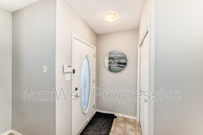 Photo - 9135-9213 213 St NW